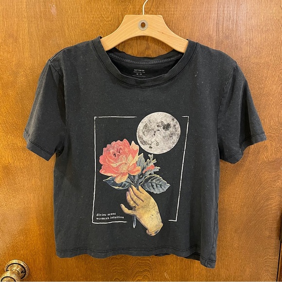 Cotton On Classic Arts Graphic Tee. Size medium. - Picture 15 of 16